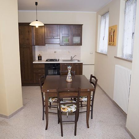 La Casa Di Tina Apartment โคลอนเนลลา ห้อง รูปภาพ