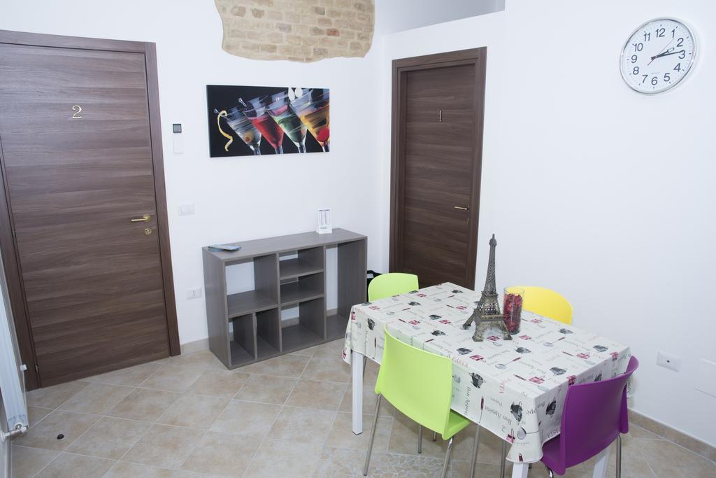 La Casa Di Tina Apartment โคลอนเนลลา ห้อง รูปภาพ