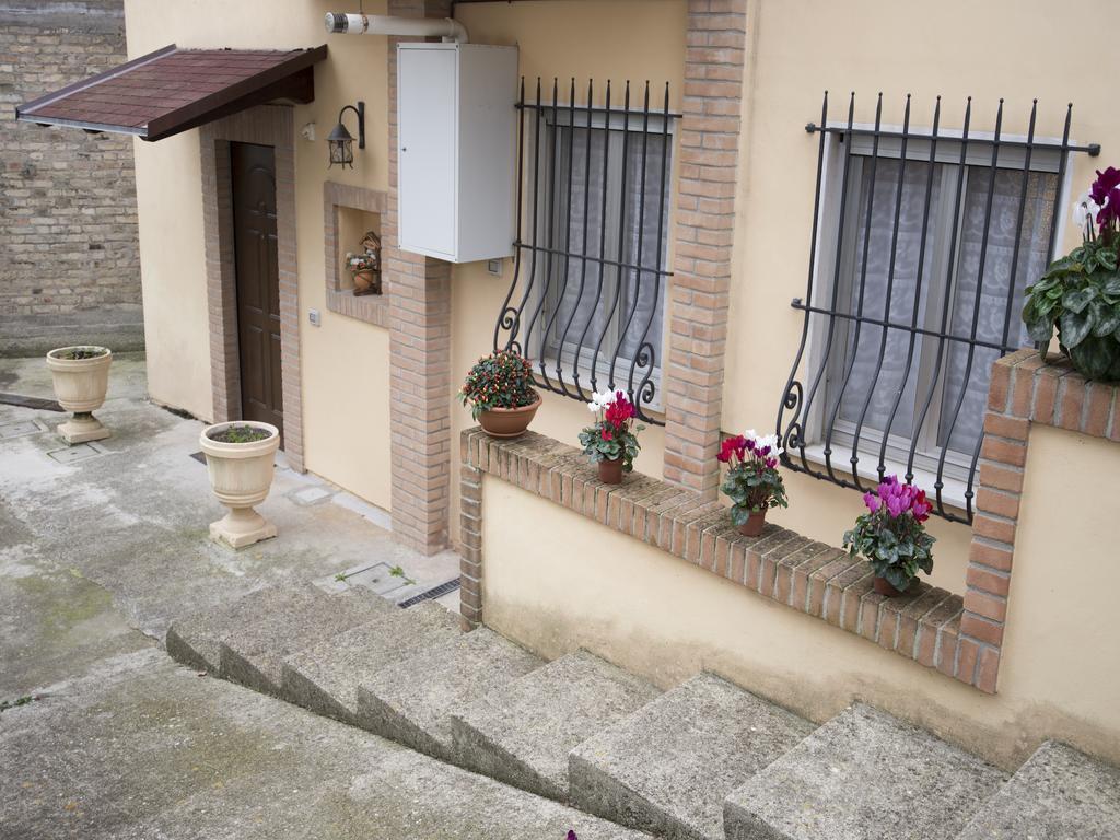 La Casa Di Tina Apartment โคลอนเนลลา ห้อง รูปภาพ