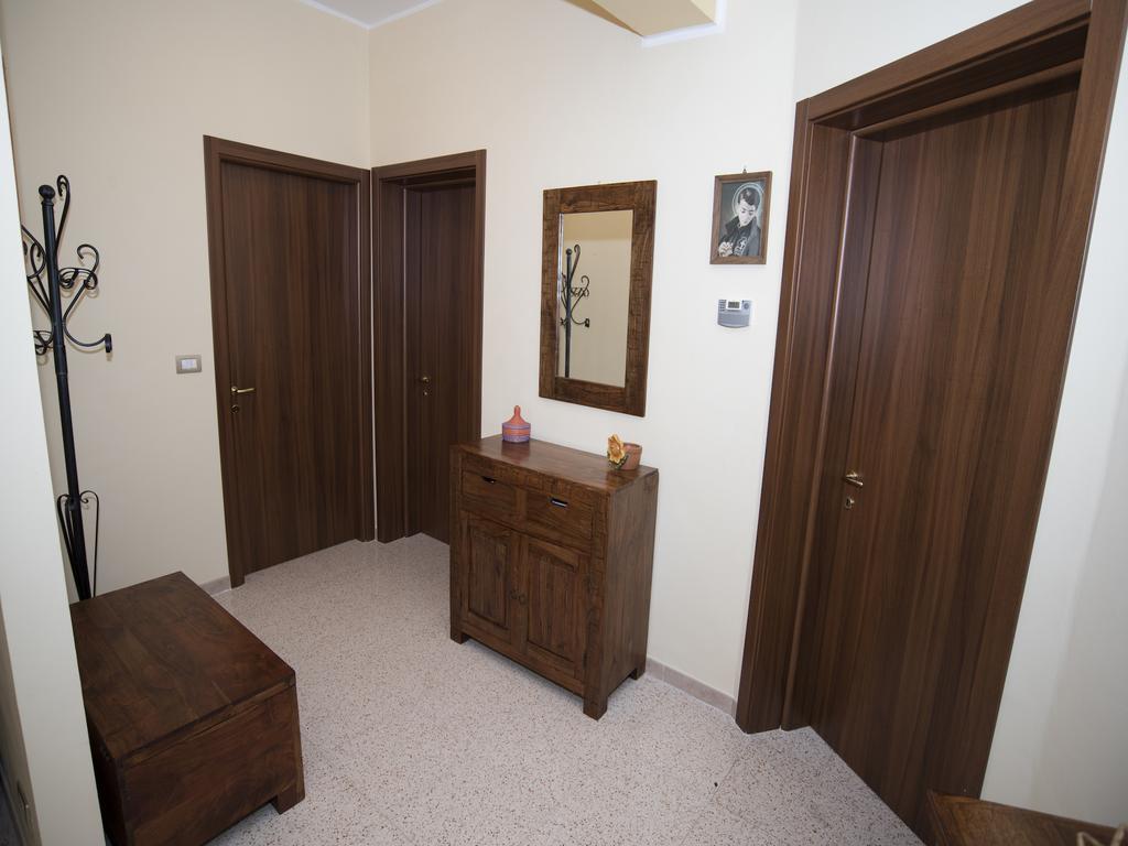 La Casa Di Tina Apartment โคลอนเนลลา ห้อง รูปภาพ