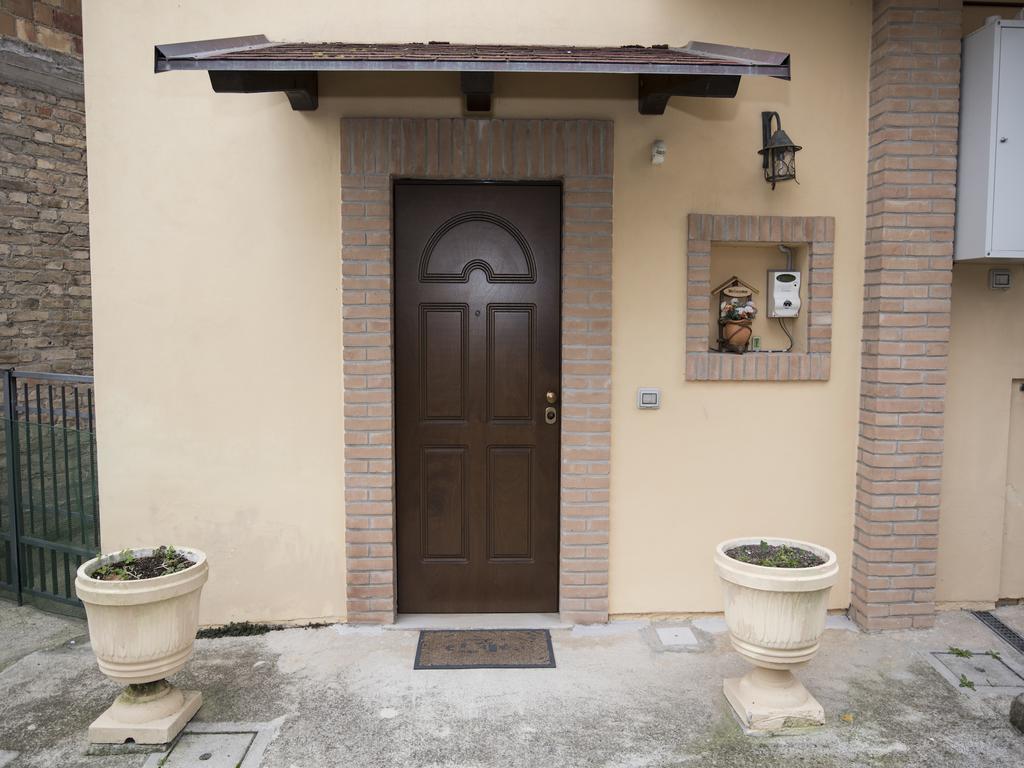 La Casa Di Tina Apartment โคลอนเนลลา ห้อง รูปภาพ
