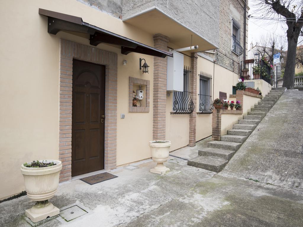 La Casa Di Tina Apartment โคลอนเนลลา ห้อง รูปภาพ
