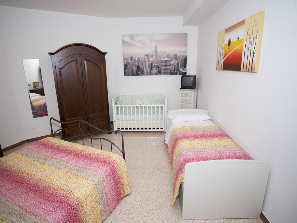 La Casa Di Tina Apartment โคลอนเนลลา ห้อง รูปภาพ
