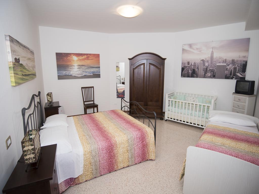 La Casa Di Tina Apartment โคลอนเนลลา ห้อง รูปภาพ