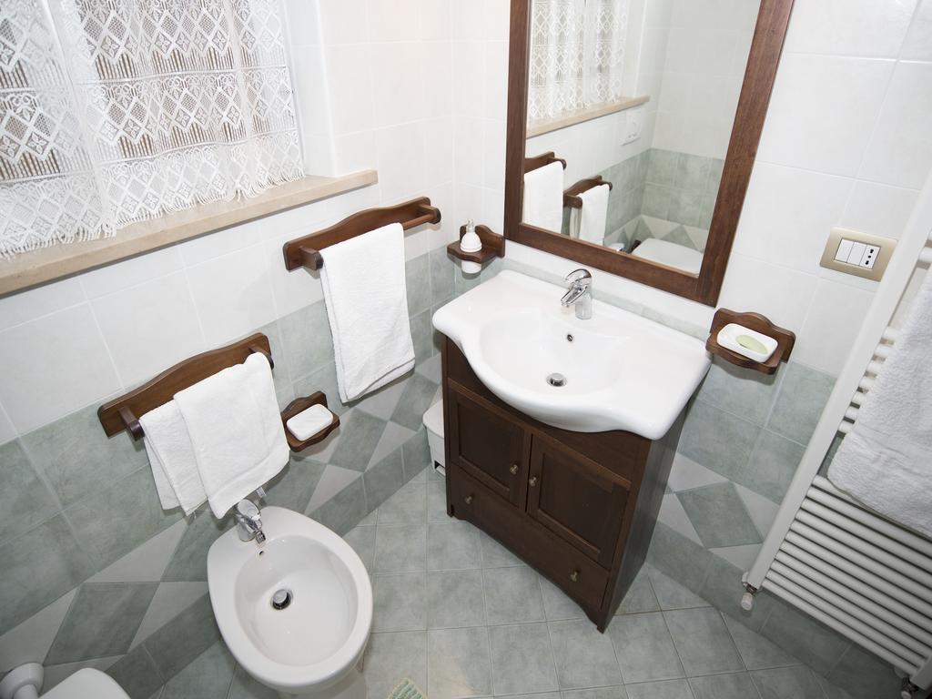 La Casa Di Tina Apartment โคลอนเนลลา ห้อง รูปภาพ