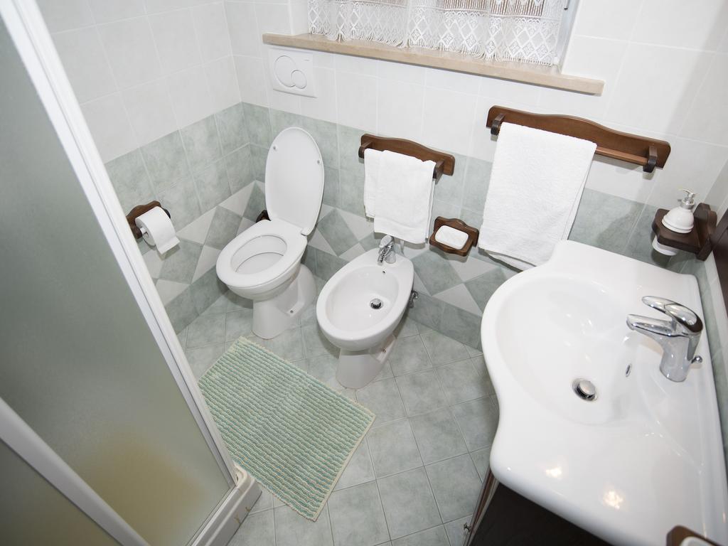 La Casa Di Tina Apartment โคลอนเนลลา ห้อง รูปภาพ